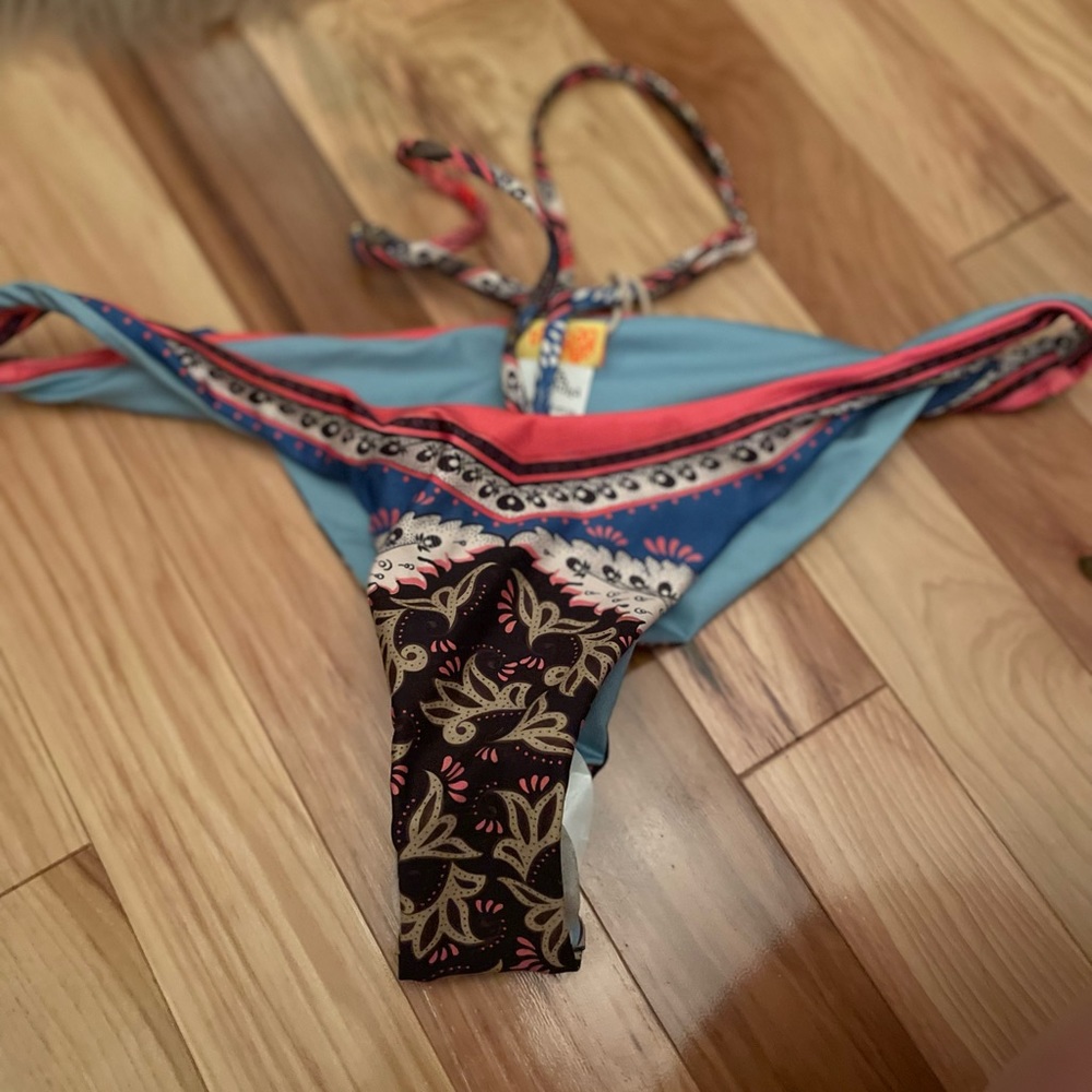 Agua bendita bottom